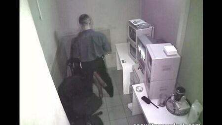 Câmera escondida fotografou sexo no local de trabalho