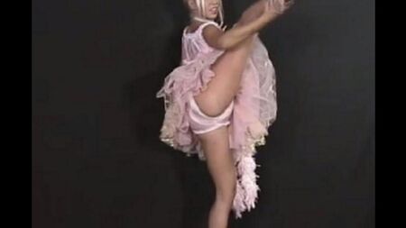 Dança russa e excita todos ao redor