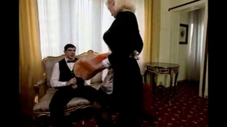 Uma garota madura sonhava com um lixo duro com o proprietário