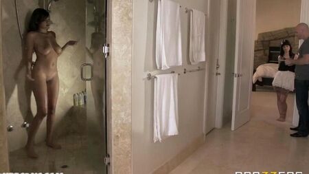 Johnny pecados rudemente fodeu uma garota no quarto