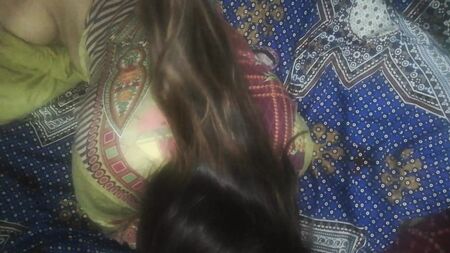 Meia-irmã com muita vontade de sexo indiano no Xvideo