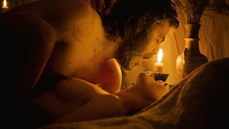 Florence Pugh nua e a fazer sexo em «Outlaw King» no ScandalPlanet.Com