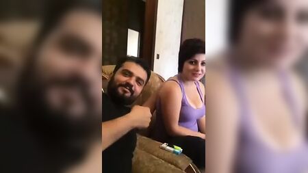IRÃO: Rapariga bonita que trabalha na prostituição a beber antes do sexo MA