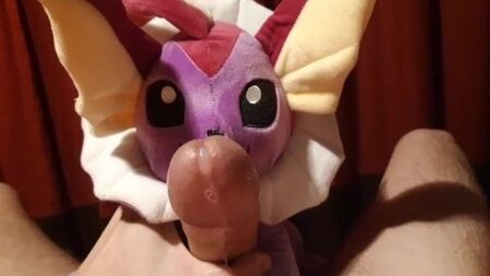 Sessão de masturbação com o peluche do Pokémon Vaporeon
