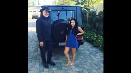 Os pés e os dedos dos pés sensuais de Ariel Winter