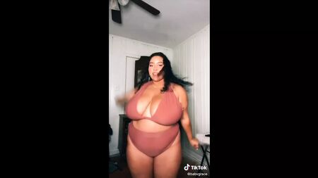Fãs do TikTok que adoram seios grandes