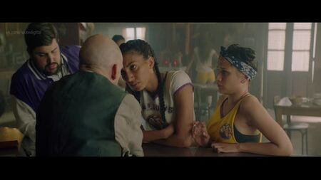 Camille Razat, Margot Dufrene, etc. - Girls with Balls (2018) Nua? Sensual! Camille Razat, Margot Dufrene - Raparigas com bolas