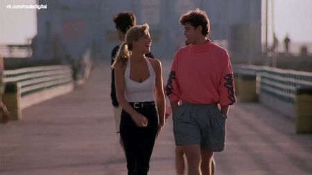 Courtney Thorne-Smith, Harley Jane Kozak - Side Out (1990) HD 1080p / Courtney Thorne-Smith, Harley Jane Kozak - Saída de serviço