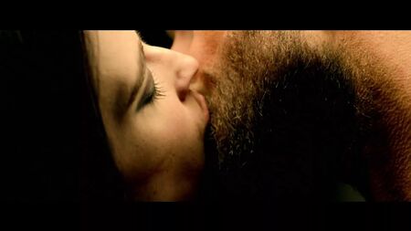 Eva Green - 300: A Ascensão do Império - Seios, mamilos, grande plano