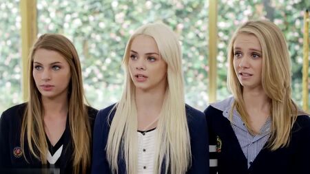 Elsa Jean, Rachel James e Sydney Cole com 3 homens negros