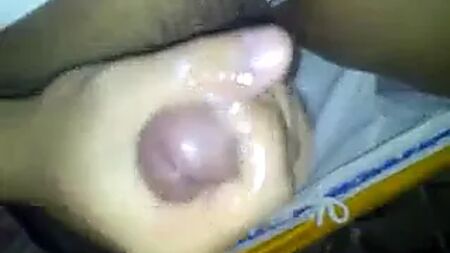 Homem a masturbar-se 01
