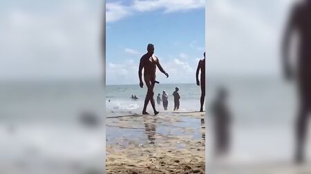 Pénis grande e heterossexual na praia