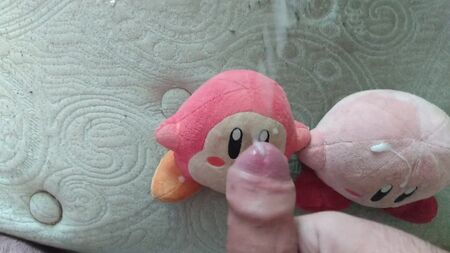 Ejaculação sobre os peluches do Kirby e do Waddle Dee