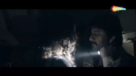 Dedh Ishqiya. Cena de beijo entre Huma Qureshi e Arshad Warsi