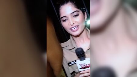 Bhavika Sharma foi fodida com força por um pau grosso
