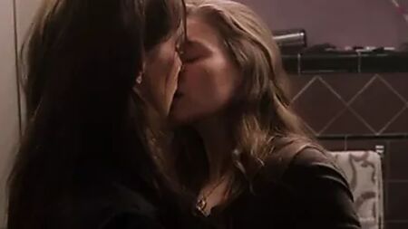 Katie Cassidy e Tracy Spiridakos - Kill for Me