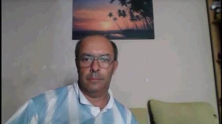 Papai argentino com tesão na webcam