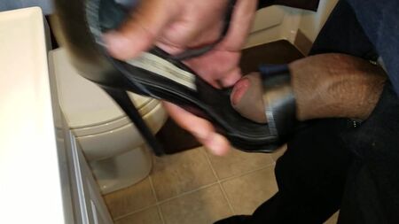 Goza nos saltos altos da Steve Madden