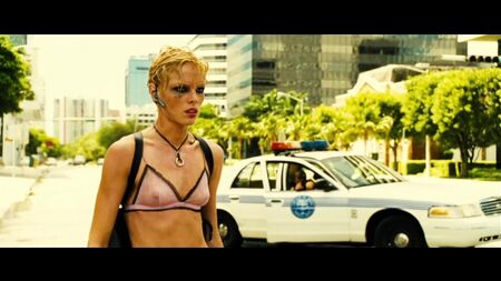 Kate Nauta Nua - O Transportador 2 (Le Transporteur II, 2005) HD 1080p Ver Online / Kate Nauta - O Transportador 2