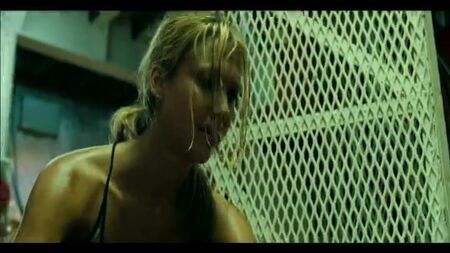 Jessica Alba: Deslize do mamilo em «Into the Blue» (Versão longa)