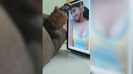O peito leitoso e sensual da Pranitha
