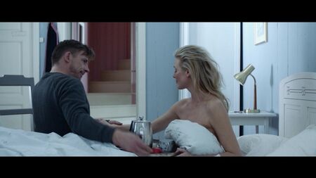 Synnøve Macody Lund (deslize do mamilo, sem nudez) - Assombrada (NO 2017) 1080p Ver Online