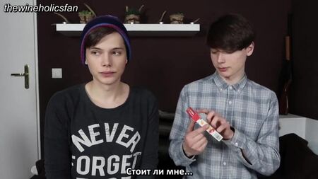 O Desafio «Not Chapstick» / Os viciados em vinho. (legendas em russo)