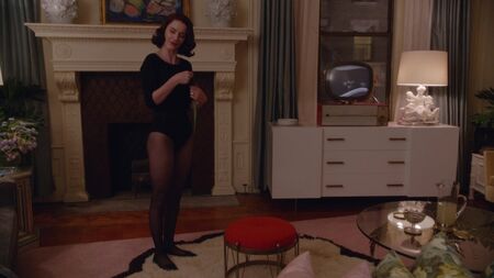 Rachel Brosnahan Sensual - A Maravilhosa Sra. Maisel (2017) 1.ª temporada, 1.º episódio (1080p)