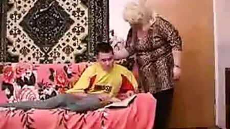 A mãe idosa e NÃO o seu enteado