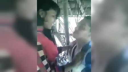 MMS de namorada e namorado da aldeia de Desi