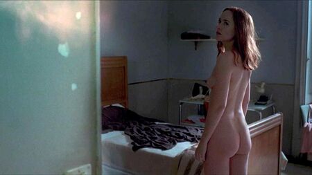 Cena de nudez de Dakota Johnson em «Suspiria» no ScandalPlanet.Com