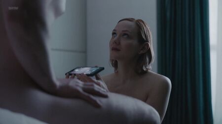 Louisa Krause Nua, Anna Friel (nn) - The Girlfriend Experience - 2.ª temporada, episódio 5 (EUA, 2017) / Louisa Krause, Anna Friel - A Namorada de Aluguer
