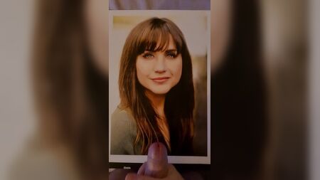 Natasia Demetriou presta homenagem