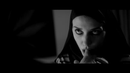 Sheila Vand Nua - Uma Rapariga Volta Sozinha para Casa à Noite (2014) WEB-DL HD1080 Ver Online