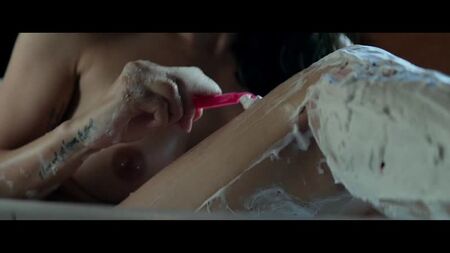 Nadine Crocker, Gage Golightly Nua - Cabin Fever (2016) HD 720p Web-DL / Nadine Crocker, Gage Golightly - Febre da Cabana