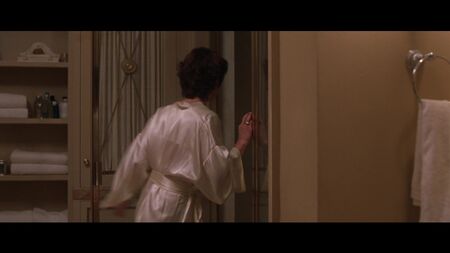 Robin Tunney e outros em cenas de nudez - O Fim dos Dias (1999) HD 1080p