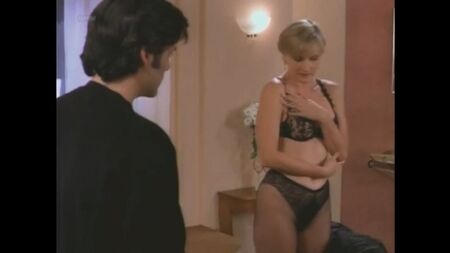 Denise Crosby nua - Red Shoe Diaries - 3.ª temporada, episódio 10 (O Psiquiatra) (EUA, 1994) Baixa qualidade