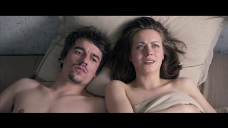 Alice Dwyer Nude - Três quartos/cozinha/casa de banho (2012) HD 720p / Алиса Двиер - 3 quartos/cozinha/casa de banho
