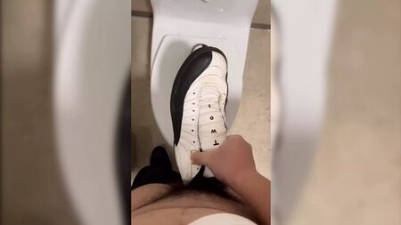 Foder e ejacular em ténis Nike Air Jordan
