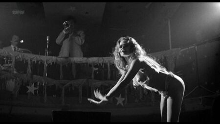 Valerie Perrine, Kathryn Witt em cenas de nudez - Lenny (EUA, 1974)