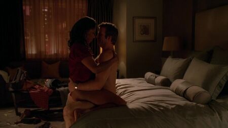 Merrin Dungey nua - Hung, 2.ª temporada, episódio 6 (2010)