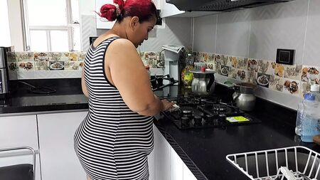 Sedução da minha madrasta para foder na cozinha