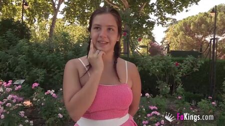 Farias sexo comigo, uma adolescente pequena, à frente de toda a Espanha?