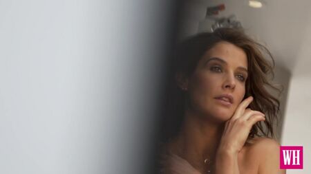 Cobie Smulders em topless - Women's Health, maio de 2015