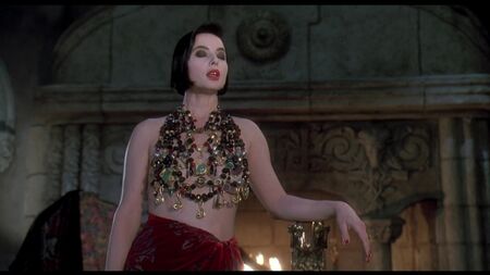 Isabella Rossellini, Catherine Bell, etc. Nu - A Morte-lhe Assenta Bem (1992)