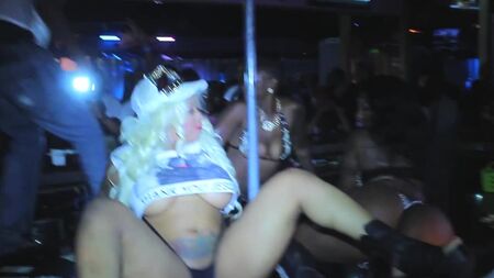 King Diamond no Clube de Strip de Baltimore: Max Da Don e Spank Stakks em Apresentação ao Vivo | WSHH _ worldstarcandy