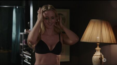 Cena de sexo com Miranda Raison nua - Spotless, 1.ª temporada, episódio 2 (2015) HDTV 1080p