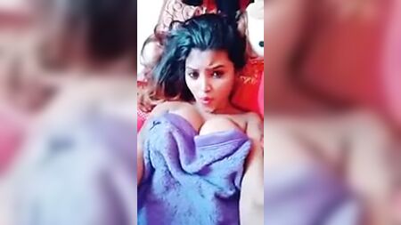Adoro a rapariga tamil sensual