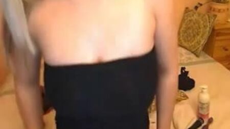 A loira safada dá um espetáculo na webcam