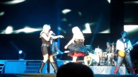 Miranda Lambert e RaeLynn - «Wake Up Call»
